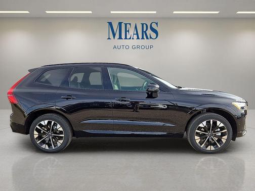 Onyx Black Metallic 2026 Volvo XC60 B5 Plus