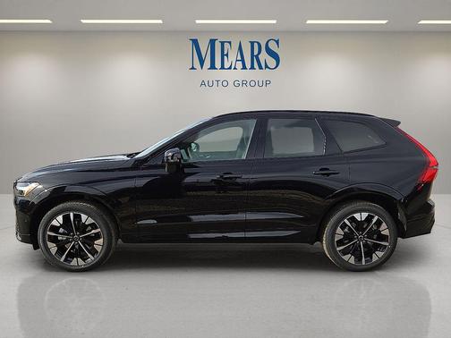 Onyx Black Metallic 2026 Volvo XC60 B5 Plus