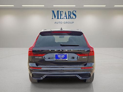 Onyx Black Metallic 2026 Volvo XC60 B5 Plus