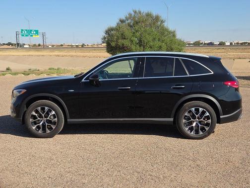 Black 2025 Mercedes-Benz GLC 350e Base