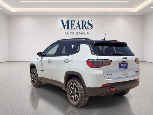 Bright White Clearcoat 2025 Jeep Compass Trailhawk