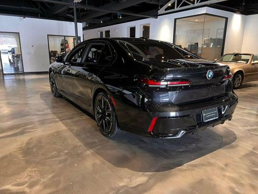 2023 BMW 740 i