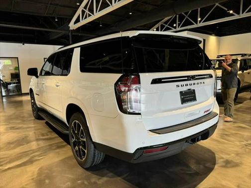 2023 Chevrolet Suburban RST