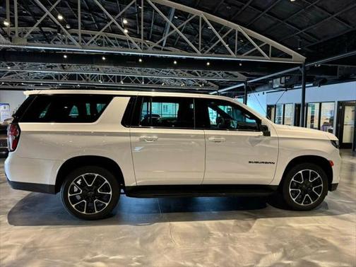 2023 Chevrolet Suburban RST