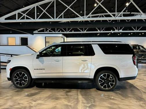 2023 Chevrolet Suburban RST