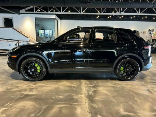 2021 Porsche Cayenne E-Hybrid/AWD/PremiumPkg/PanoRoof/Htd&CldSeats/ComfortAccess