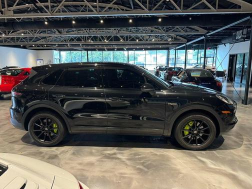 2021 Porsche Cayenne E-Hybrid/AWD/PremiumPkg/PanoRoof/Htd&CldSeats/ComfortAccess