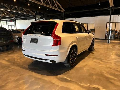 2023 Volvo XC90 Recharge Plug-In Hybrid T8 Ultimate Dark Theme 7-Seater