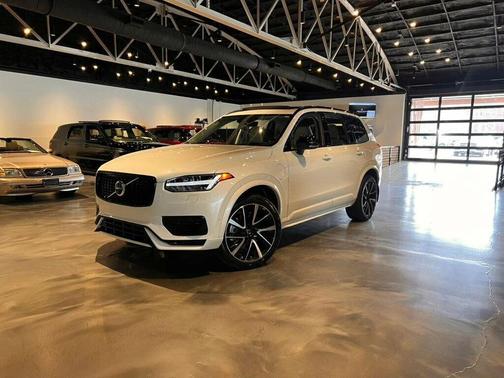 2023 Volvo XC90 Recharge Plug-In Hybrid T8 Ultimate Dark Theme 7-Seater