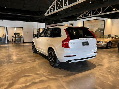 2023 Volvo XC90 Recharge Plug-In Hybrid T8 Ultimate Dark Theme 7-Seater