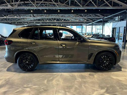 2025 BMW X5 M60i