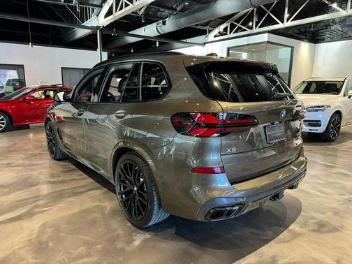 2025 BMW X5 M60i