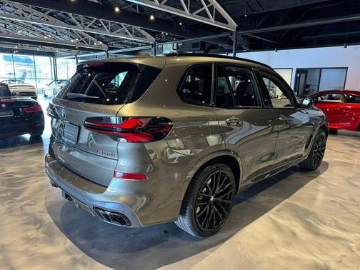 2025 BMW X5 M60i