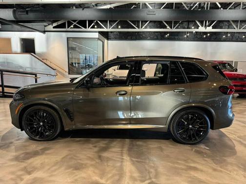 2025 BMW X5 M60i