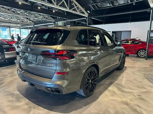 2025 BMW X5 M60i