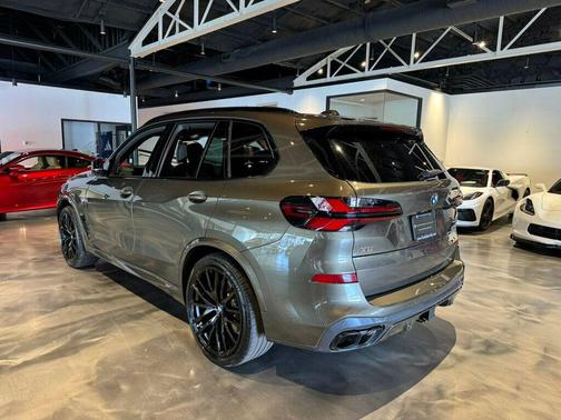 2025 BMW X5 M60i