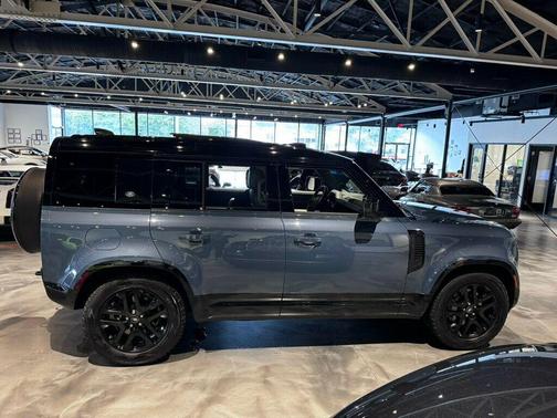 Tasman Blue Metallic 2024 Land Rover Defender 110 P400 X-Dynamic SE