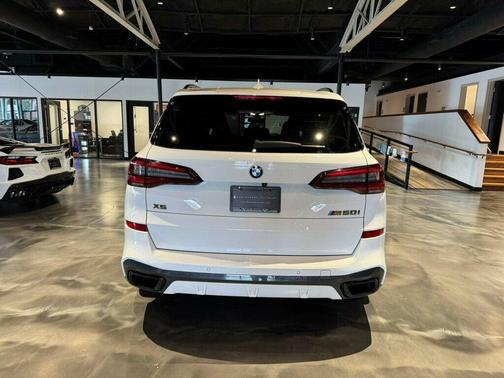 2022 BMW X5 M50i