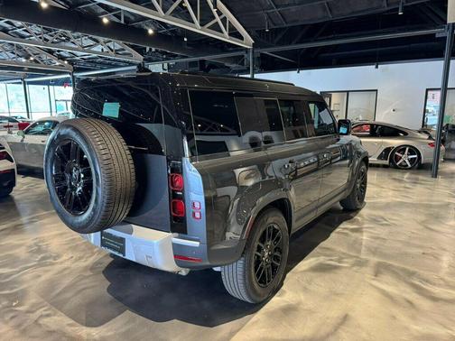 2025 Land Rover Defender 110 P300
