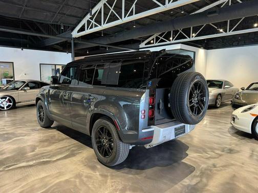 2025 Land Rover Defender 110 P300