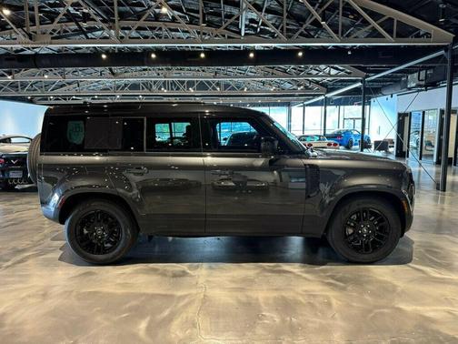 2025 Land Rover Defender 110 P300
