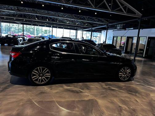 Nero 2016 Maserati Ghibli Base