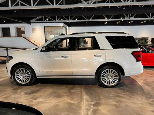 Star White Metallic Tri-Coat 2024 Ford Expedition Platinum