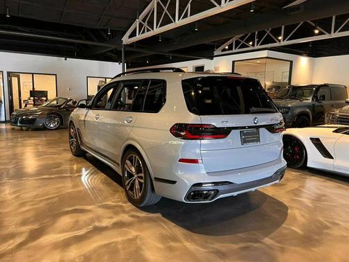 2024 BMW X7 M60i
