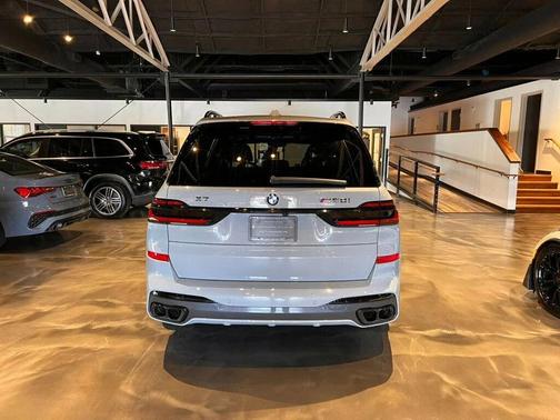 2024 BMW X7 M60i