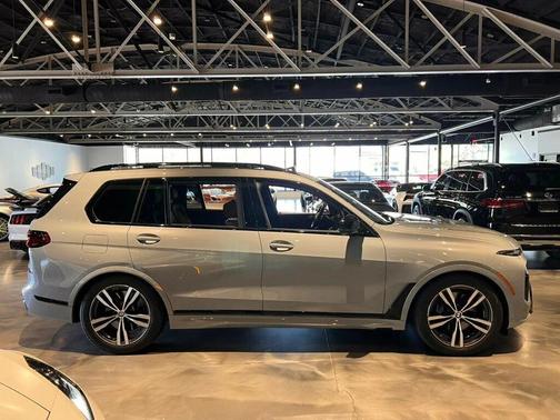 2024 BMW X7 M60i