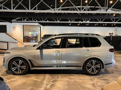 2024 BMW X7 M60i