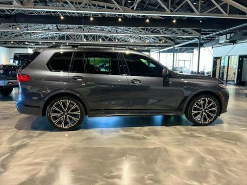 2022 BMW X7 M50i