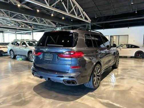 2022 BMW X7 M50i