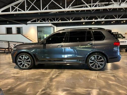 2022 BMW X7 M50i