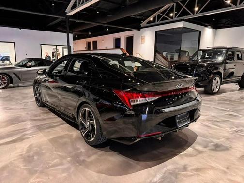 2023 Hyundai ELANTRA SE