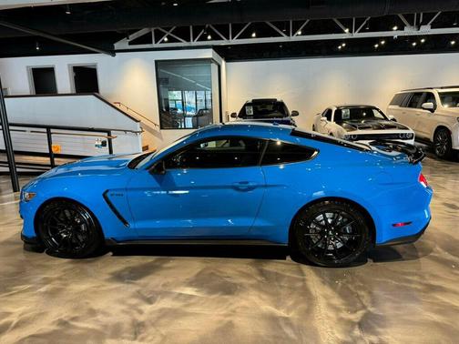 2017 Ford Shelby GT350 Base
