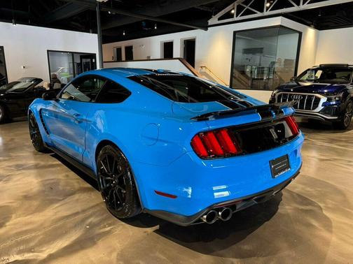 2017 Ford Shelby GT350 Base