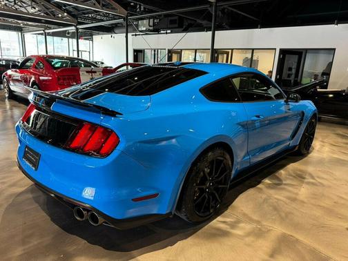 2017 Ford Shelby GT350 Base