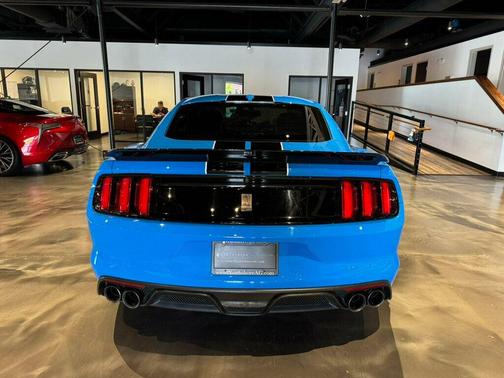 2017 Ford Shelby GT350 Base