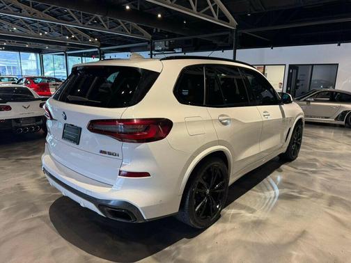 2022 BMW X5 M50i