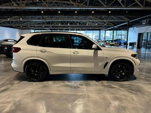 2022 BMW X5 M50i