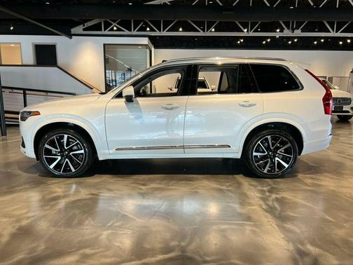 2023 Volvo XC90 B6 Plus 6-Seater