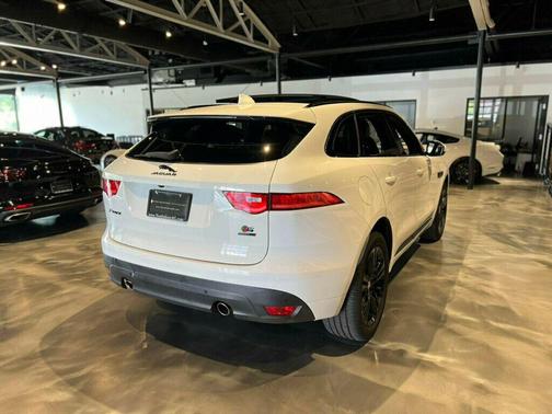 2018 Jaguar F-PACE 30t R-Sport