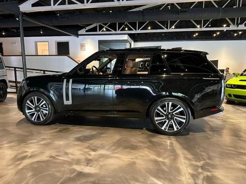 Santorini Black Metallic 2023 Land Rover Range Rover P530 SE