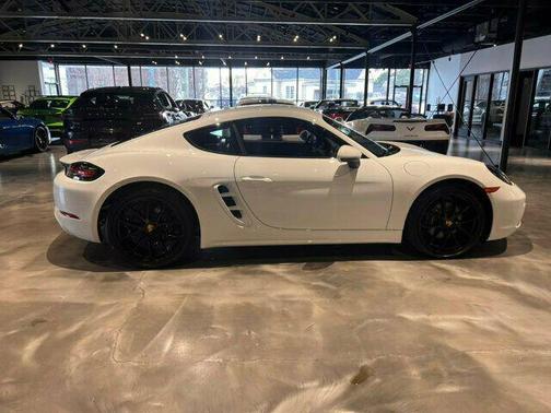 2025 Porsche 718 Cayman Style Edition