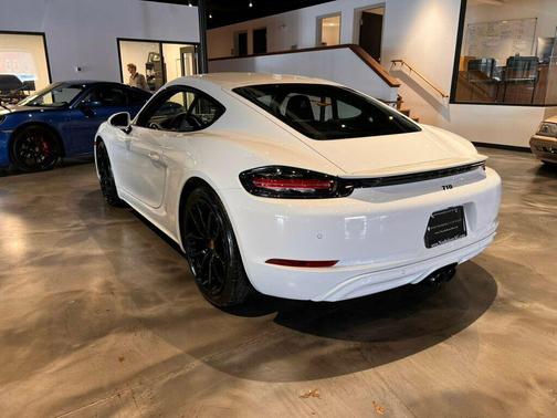 2025 Porsche 718 Cayman Style Edition