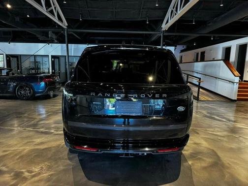 Santorini Black Metallic 2023 Land Rover Range Rover P530 SE