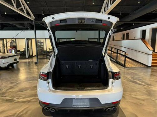 2021 Porsche Macan Base