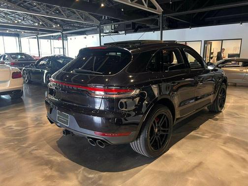 Jet Black Metallic 2024 Porsche Macan T