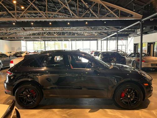 Jet Black Metallic 2024 Porsche Macan T